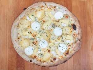 Pizza 4 Fromages cuite traditionnellement